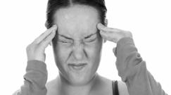 Acil serviste en sık karşılaştığımız ağrı olguları; Baş ağrısı Renal kolik Karın ağrısı Travma Baş ağrısı nedeniyle acil servise başvuran hastada tedavi protokolümüz nedir?