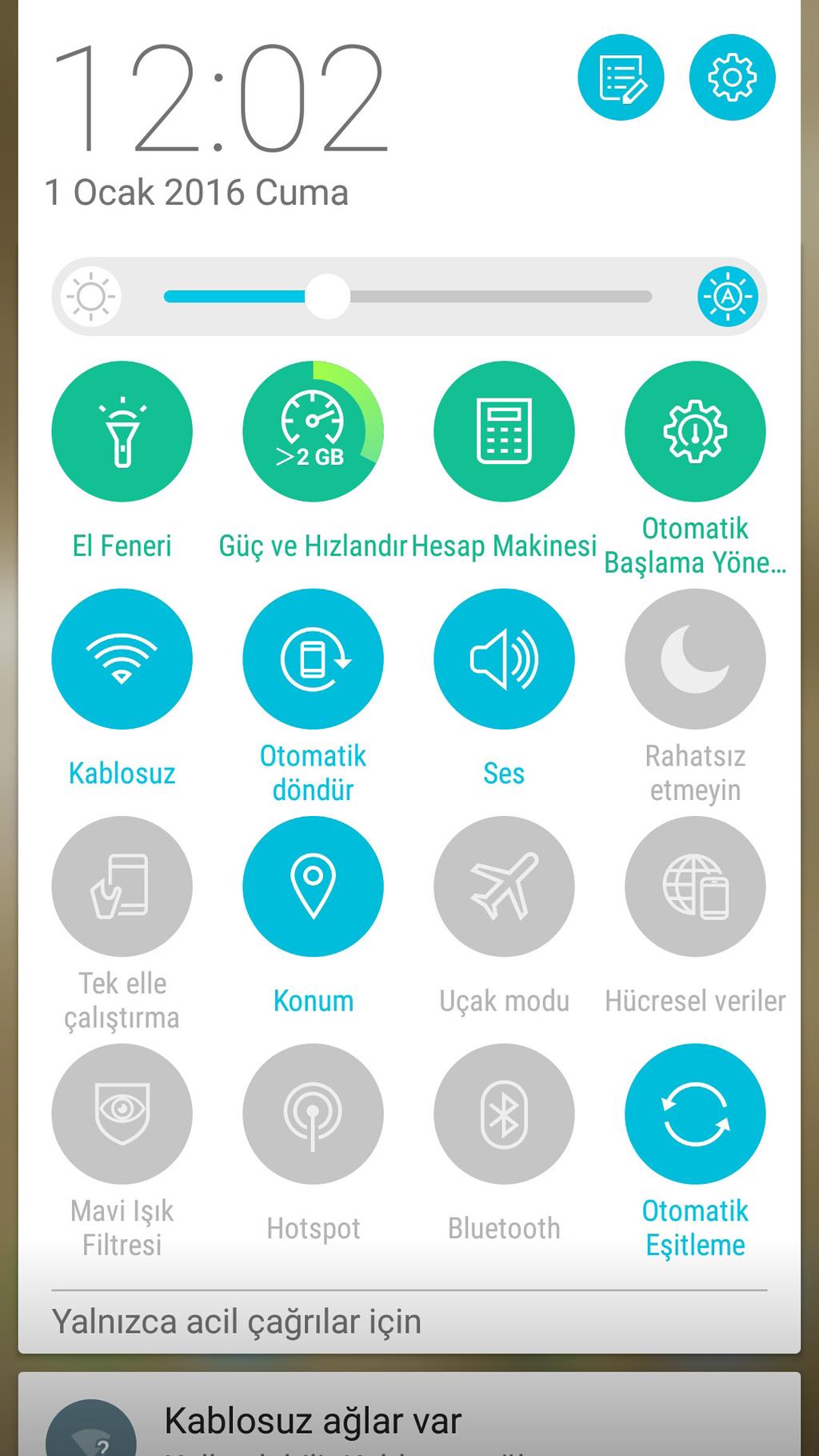 Quick Settings (Hızlı Ayarlar) Hızlı ayarlar paneli, ZenFone unuzun bazı kablosuz özelliklerine ve ayarlarına tek dokunuşla erişim sağlar. Bu özelliklerin her biri bir düğmeyle temsil edilir.