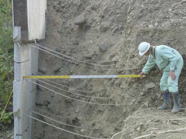 - Low drainage backfill with a high clay content - High precipitation (as usual in Japan) 1.