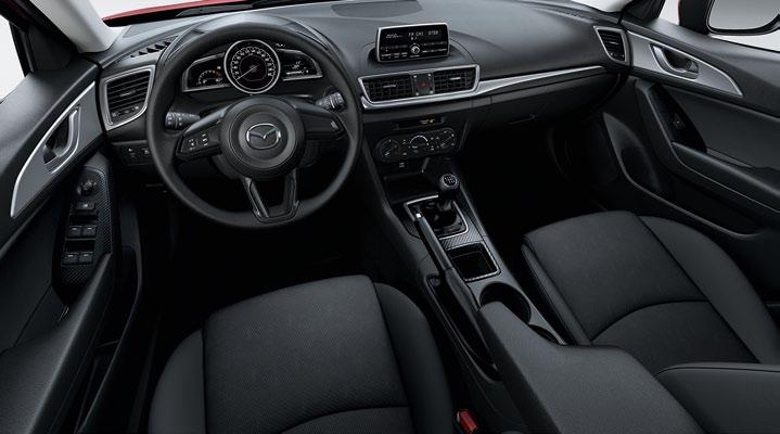 İNSAN MERKEZLİ İÇ DONANIM Mazda3'ün ferah bir şekilde tasarlanmış iç donanımı, spor tarzda koltuklar ve yumuşak malzemeler ile sürüşün keyfini