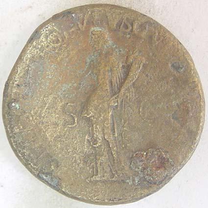 Sikkenin kenarlarında IMP CAES AIANO OPTIMO yazıları ve ortada imparatorun defne çelenkli sağa dönük portresi yer almaktadır.