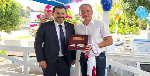 ULUSLARARASI ĠLĠġKĠLER ICF Başkan Vekili Thomas Konietzko ile Antalya da bir araya gelindi.