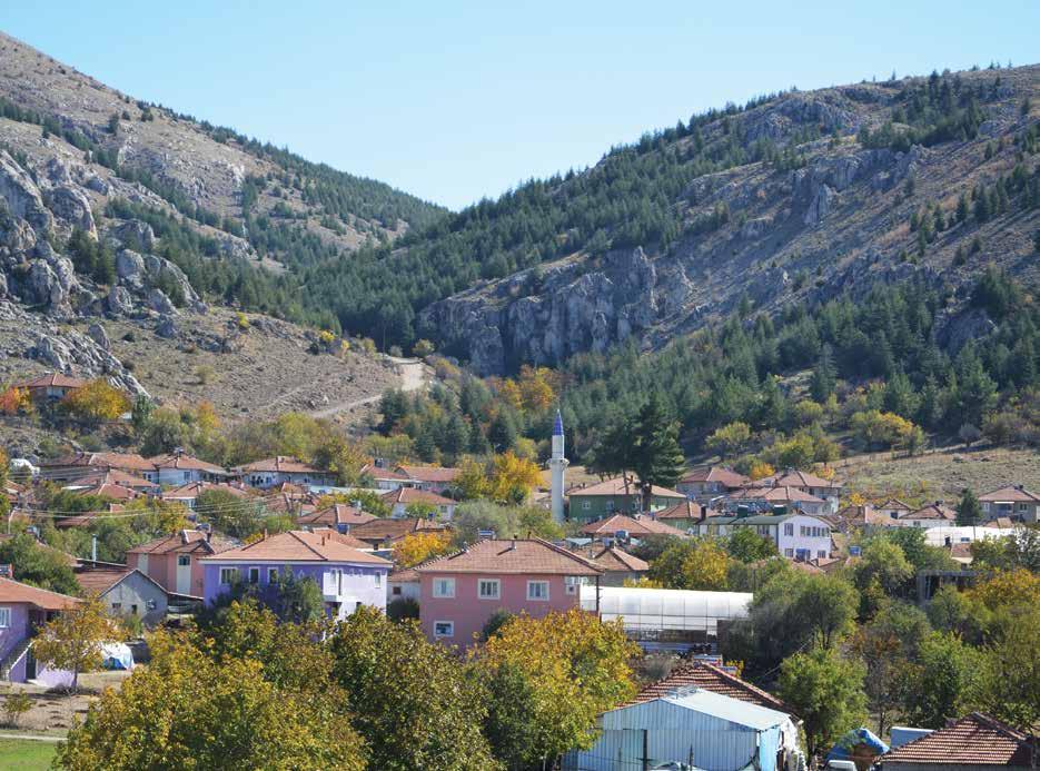 ÖZET: Çatağıl köyü Batı Akdeniz bölgesinde yer alan, bölgenin özelliklerini yansıtan bir köydür. Burdur-Antalya karayolu üzerinde bulunan köy ulaşım kolaylığı açısından elverişli bir konumdadır.