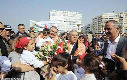 04 İzmir de Tarım Bayramı İzmir Büyükşehir Belediyesi nin tarıma verdiği desteklerin başarılı sonuçları, 2. Tarım Festivali ile kutlandı.