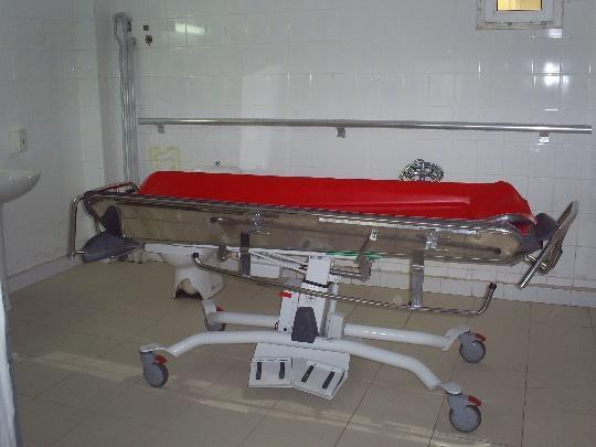Günlük Bakım Hizmetleri Banyo ekibi olarak seçilen hastabakıcı personel bu alanda deneyim kazandı Yatak yarası bulunan