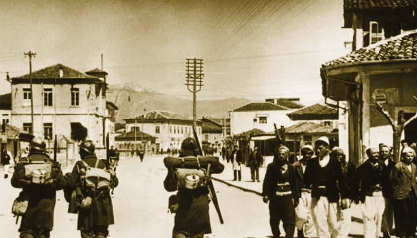 14 ANALIZA www.shqiptarja.com E diel, 7 prill 2013 DATA HISTORIKE NË FOTO: Benito Musolini gjatë vizitës së tij në Shqipëri, maj 1941.