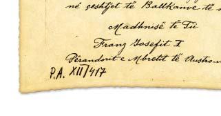 uniforma shumëngjyrëshe në homazh të këtij trimi liridashës, po mendoja se pothuajse para një muaji (me 9 shkurt 2011) zbrita nga avioni i linjës Vien-Rinas po me të njëjtin qëllim, për të