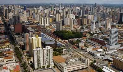 kentin %90 ına hizmet verir durumdadır Kentte iş ve eğitim amaçlı yolculukların %45 i BRT ile yapılmaktadır; Brezilya kentleri