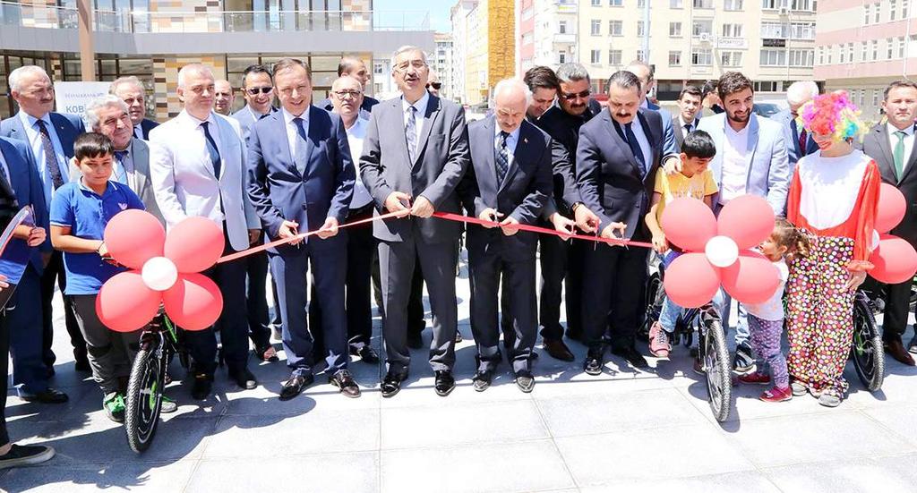 Vatandaþlarýn Ramazan Bayramlarýný kutlayan heyet, birlik ve beraberlik içerisinde bayramýn geçirilmesi temennisinde bulundular.