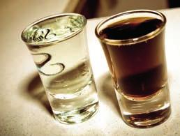 Sănătate 14 PE SCURT 10 GRAME DE ALCOOL CRESC RISCUL DE CANCER DE PIELE Oamenii de știinţă au dovedit ca fiecare creștere cu 10 grame a consumului zilnic de alcool este asociata unui risc cu 7% mai