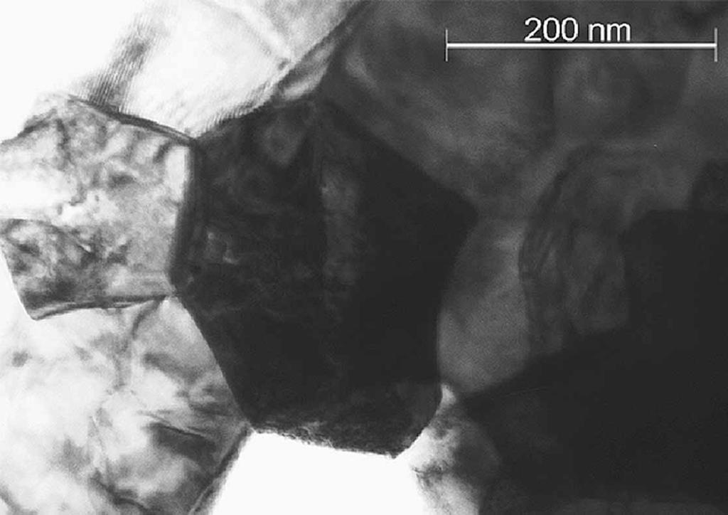 fiekil 5. Sinterlenmifl bir numunenin (3Y-TZP) mikro yap s n n TEM görüntüsü. Fig. 5. TEM image of a sintered 3Y-TZP specimen.