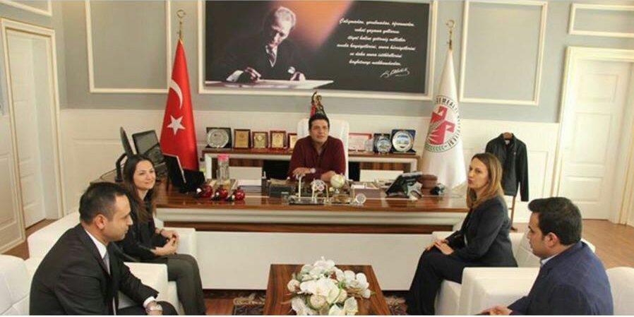DÖŞEMEALTI BELEDİYE BAŞKANINA ZİYARET TMMOB Şehir Plancıları Odası Antalya Şubesi yeni dönem yönetim kurulu olarak, Döşemealtı Belediye Başkanı Sayın Turgay Genç i makamında ziyaret etti.