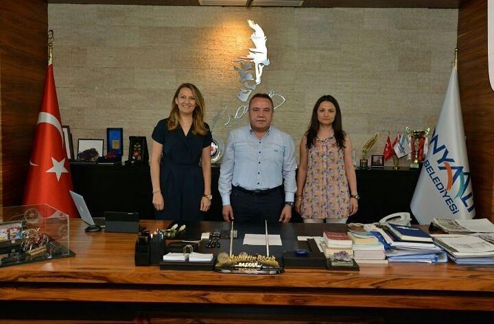 bulunuldu. Antalya Valisi Sayın Muammer TÜRKER, Şube Başkanımız Ebru MANAVOĞLU na ve yönetim kurulu üyelerimize yeni dönemdeki görevlerinde başarılar diledi. 1.7.9.