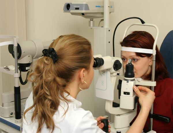 Tartışma Sizce göz hekimleri veya oftalmologlar optisyenlik müesseseleri açabilirler mi?