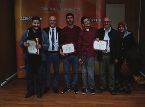 Başarı Belgesi Takdim Törenleri Aksaray, Nevşehir ve Niğde ile Devam Etti Açıköğretim Sistemindeki başarılı öğrencilerin ödüllendirildiği başarı belgesi takdim törenlerinin bu seferki
