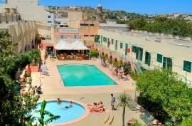 520 Malta nın en güzel koylarından biri olan Mellieha daki yaz kampı güvenli ve eğlenceli bir ortamda eğitim sunmaktadır.