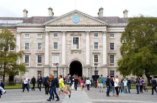 Surrey TASIS American School Dublin Trinity College (STEM) İrlanda Londra nın merkezine 30 km mesafedeki Surrey de bulunan Tasis her yıl 35 farklı ülkeden öğrenci ağırlamaktadır.