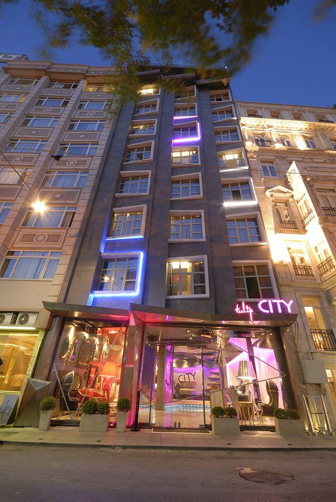 64 minimalist odası ve farklı tarzı ile City by Molton Hotels tarihi Pera bölgesinde - Meşrutiyet Caddesi üzerinde yer almaktadır.