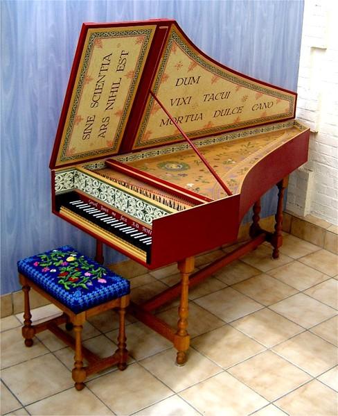 Klavsen (Harpschord ) : Klavyeli (tuşlu) bir çalgıdır. Barok döneminin en önemli çalgısıdır.