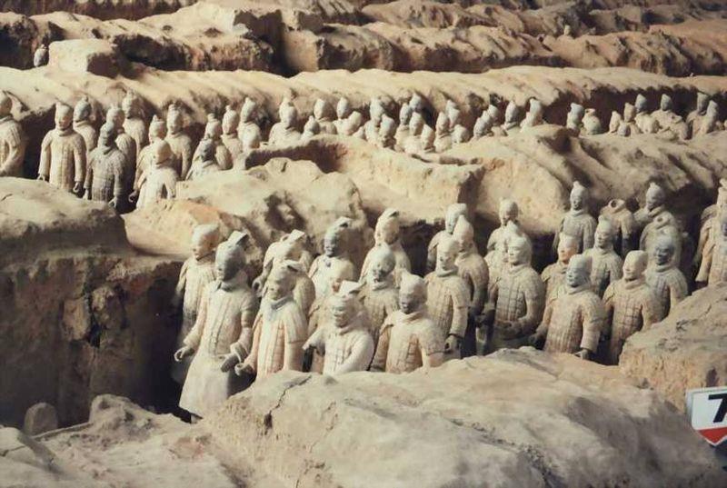 ESKİ ÇİN Kapalı bir toplum Dokumacılık ipek Onlu sayı sitemi Abaküs Çarpım cetveli Terra Kota Askerleri Toprak Askerler İlk Çin imparatoru Qin Shi Huang'ın mezarında (MÖ 210)