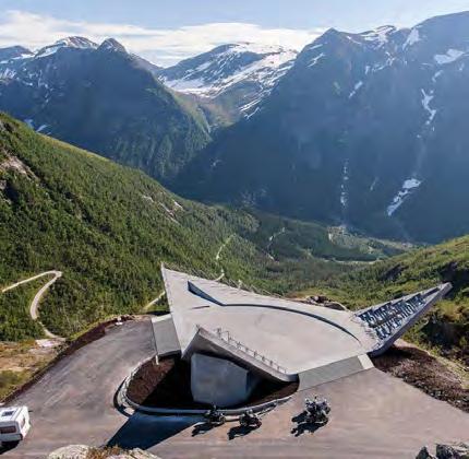 500 metrelik yüksek dağlara ve derin kanyonlara açılan geniş manzarasıyla seyir terası, dağın kenarında, okyanusun 700 metre üstünde konumlanıyor.