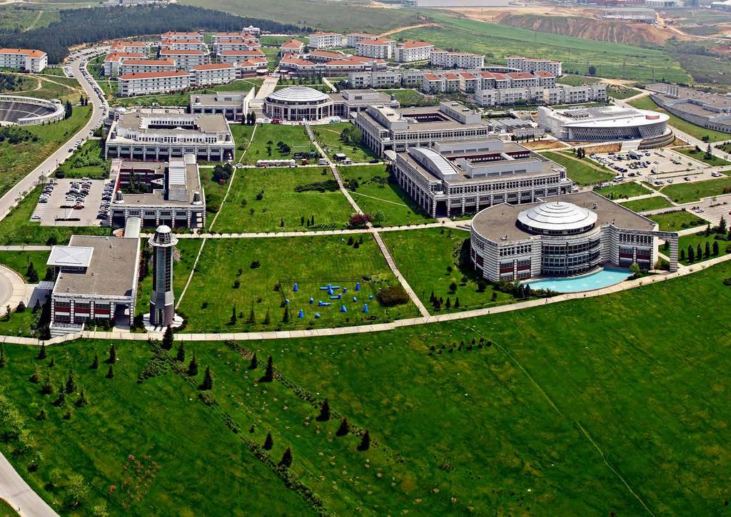 Sabancı Üniversitesi Kampüs ve Nano Teknoloji Merkezi İstanbul - Türkiye 1200 dönüm arazi üzerine kurulu, 2462 yurt kapasiteli ve içerisinde bir de Nanoteknoloji