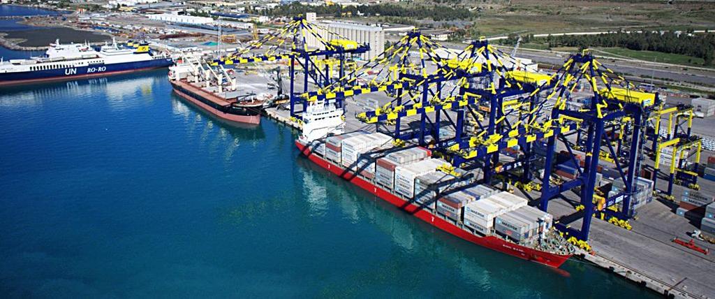 Şekil2.İskenderun Limanı mevcut durumu gösteren fotoğraf Proje, mevcut liman faaliyetleri devam ederken, aşamalı inşaat yöntemi ile mevcut liman yapılarının iyileştirilmesini içermektedir.