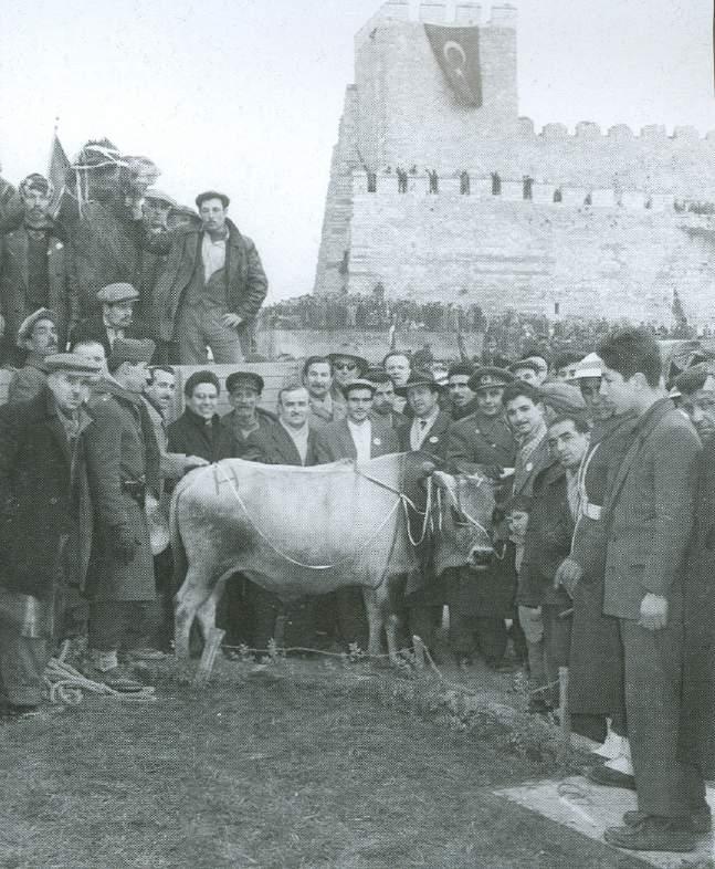 lerde sözde durulması ve ahidlere bağlı kalınması (el- Mâide, 5/1; el-isra, 17/34), Allah'a verilen sözün tutulması (en-nahl,14/91) emredilerek, yapılan adakların yerine getirilmesi istenir (el-hac,