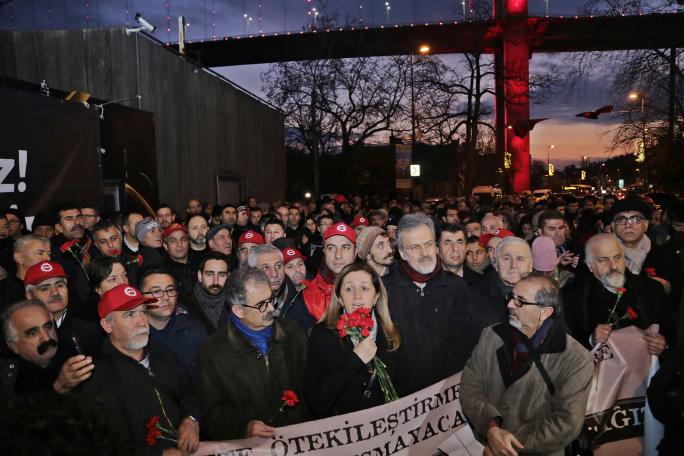 ANMA Protestoda ortak açıklamayı okuyan İstanbul Tabip Odası Yönetim Kurulu Başkanı Samet Mengüç, 2016 yılını bitmek bilmeyen katliamlarla kapatan ülkemiz, maalesef 2017 yılına da yeni bir katliam
