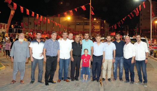 15 Temmuz Demokrasi ve Milli Birlik Günü etkinlikleri kapsamında Türk bayrakları ile donatılan Nizip Cumhuriyet Meydanı nda düzenlenen etkinliklere katılanlar, hain darbe girişimine sert tepki