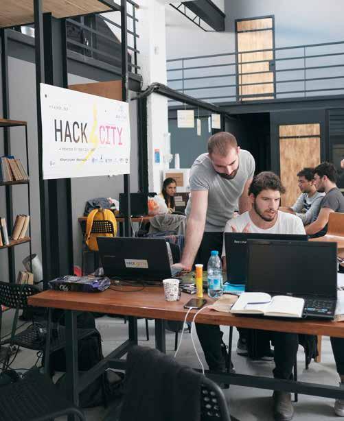 Hack4City, günümüzde hızla büyüyen şehirlerin ulaşım, enerji, binalar, kamu güvenliği, ekonomik kalkınma, halk sağlığı ve benzer birçok konudaki sorunlarına, İzmirli girişimciler tarafından yenilikçi