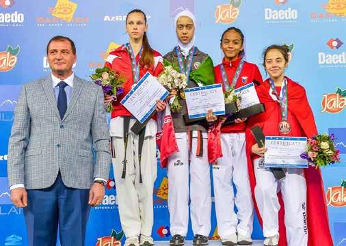 Açıkgöz ve Hüseyin Kartal bronz madalya kazandı. Dünya Taekwondo Federasyonu nun ilk kez düzenlediği şampiyonaya 63 ülkeden 578 sporcu katıdı.