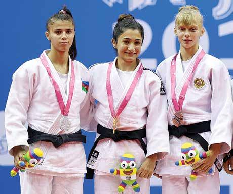 2012, ümitler ve gençler kategorilerinde şampiyon olan Melisa Çakmaklı, competed in 44 kg category in judo.