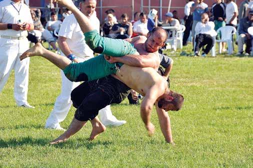 Selçuklular ile başlayan yağlı güreş Osmanlılarda bir gelenek halini almış ve günümüze kadar sürdürülmüştür.