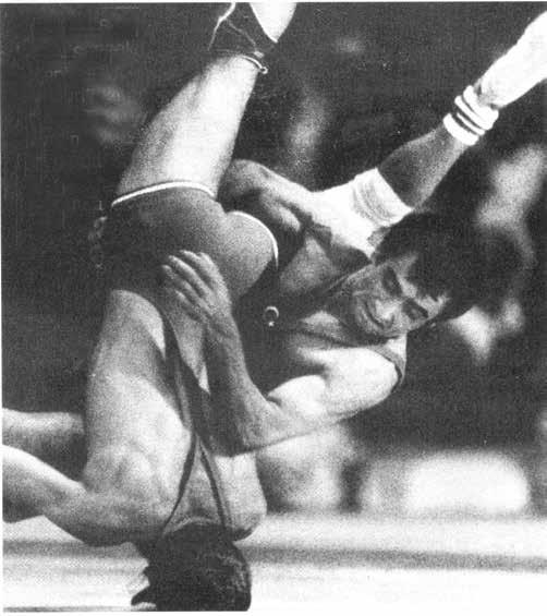 kürsü başarımızdır. 1939 da sporcularımız Avrupa Serbest Güreş Şampiyonası na katılmış, Yaşar Doğu (66 kg) ve Mustafa Çakmak (87 kg) iki gümüş madalya kazanarak güreşte yeni bir dönem başlatmışlardır.
