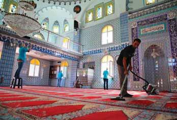 cenazeleri için 110 adet taziye çadr kurularak 475 adet masa sandalye yardm yaplmtr.