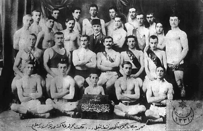 İlk tescil edilen spor kulübü Bu arada Beyoğlu Mutasarrıfı Muhittin Bey in teşvikiyle Beşiktaş Osmanlı Jimnastik Kulübü, 13 Ocak 1910 tarihinde tescil edilen ilk Türk spor