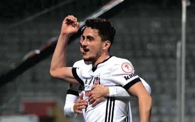 Bursaspor maçında cezası nedeniyle oynayamayan Babel i de ilk on birde sahaya süren Güneş, kalede de değişikliğe giderek Fabricio nun yerine Tolga Zengin ile maça başladı. 15.