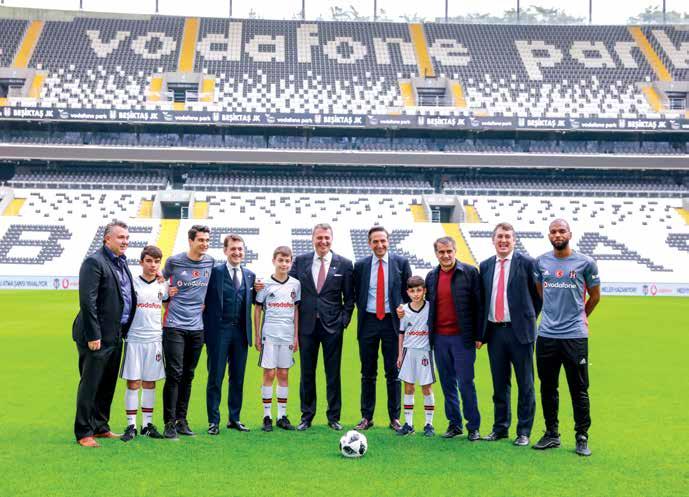 44 Geleceğin Kara Kartalı Son 5 yıldır başarılı bir iş birliği yürüten Vodafone ve Beşiktaş, Türkiye de futbolun geleceğine katkıda bulunacak önemli bir sosyal sorumluluk projesini hayata geçirdi.