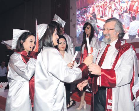 birincisi Onurcan Turan, ödülünü Milli Eğitim Bakanı İsmet