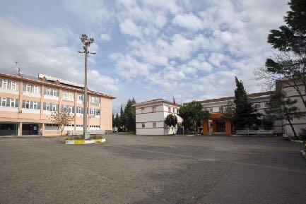 % Fiziksel Yapı Kocaeli Meslek Yüksekokulu, Kullar beldesinde Mustafa ÖZSOY tarafından bağışlanan 17.090 m 2 arazi üzerinde, toplam 11.972 m 2 kapalı alanda yapılanmıştır.