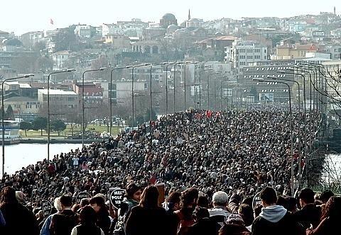 Dünya nüfusunun %40 nı barındıran 80 ülke şimdiden su sıkıntısı çekmektedir. Nüfusun hızla artması ve buna karşılık su kaynaklarının sabit kalması sebebi ile su ihtiyacı her geçen gün artmaktadır.