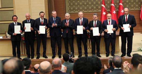 Cumhurbaşkanı Recep Tayyip Erdoğan, Başbakan Binali Yıldırım, Türkiye Odalar ve Borsalar Birliği (TOBB) Başkanı Rifat Hisarcıklıoğlu, Bilim