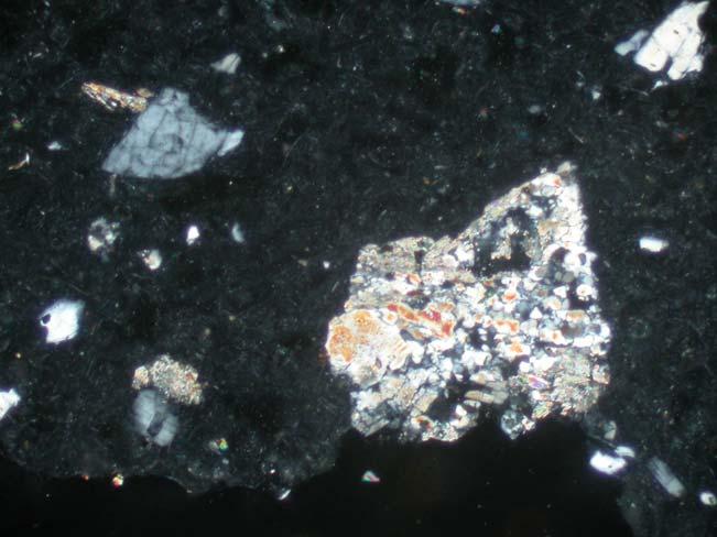 88 Metamorfik kaya Demir Kuvars Şekil 5.28 B incekesit numunesine ait mikroskop görüntüsü Şekil 5.