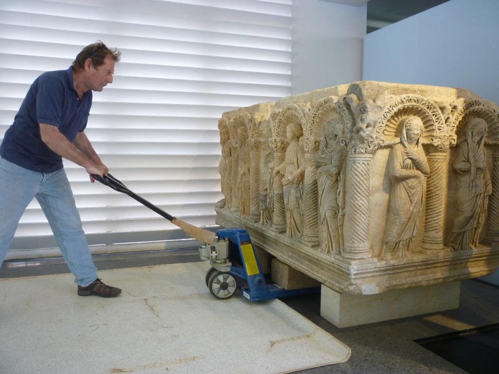 Resim 10: Aphrodisias Müzesi nde lahit altına