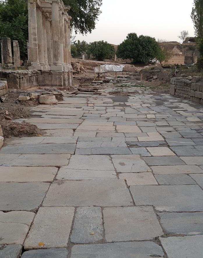 Resim 13: Geç antik döneme ait sokağın restore edilmiş zemin
