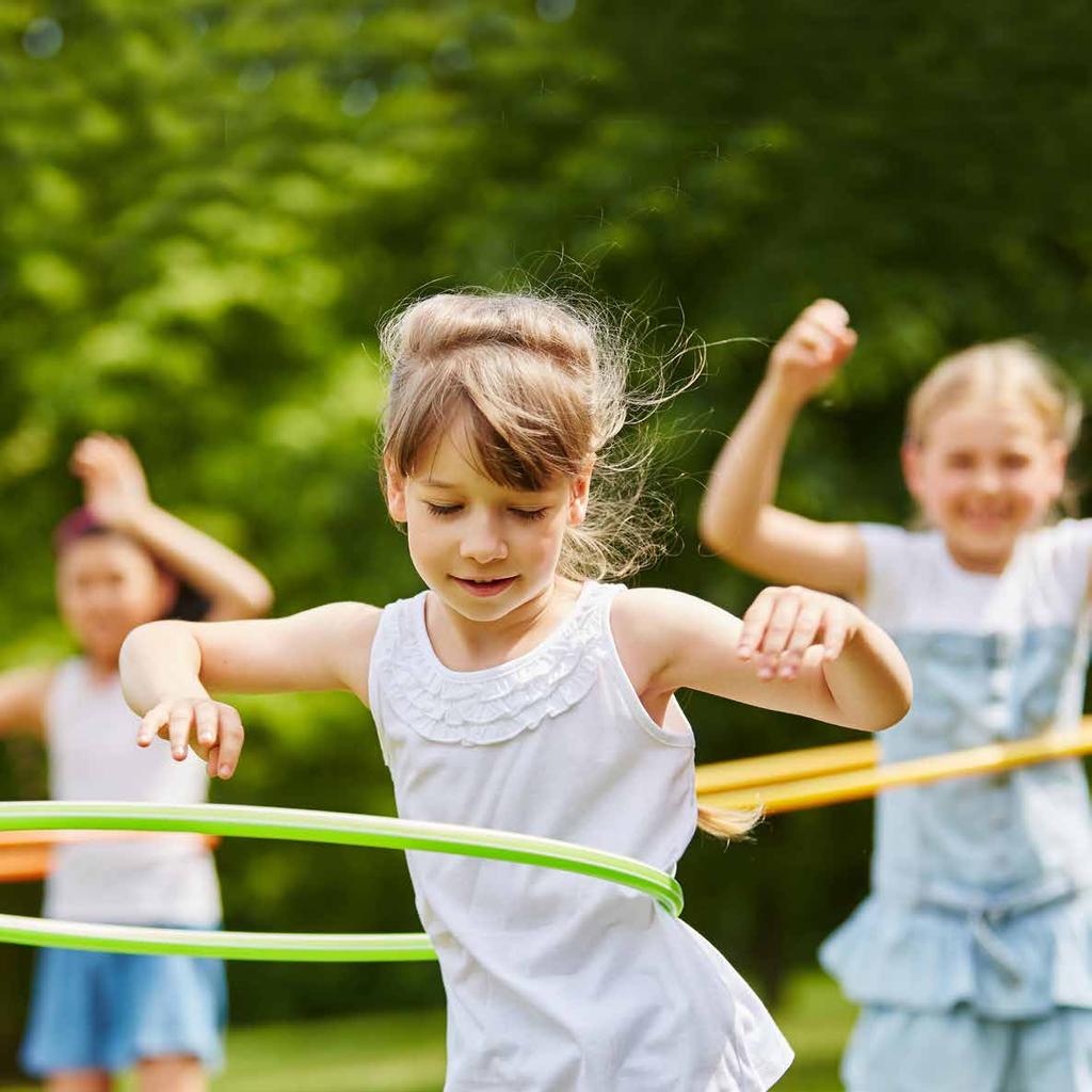 Çocuğunuz yaşıtlarıyla arkadaşlık kurarak paylaşmayı öğrenirken, açık havada aktif oyunlar oynayarak zihinsel