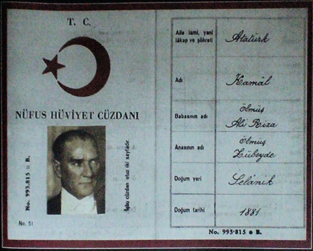 Sevgili Atatürk üm, sizinle gurur duyuyorum. Ne mutlu bana! Sizi göremeyen tüm çocuklar için üzülüyorum. Sevgili yavrum, beni görmek demek mutlaka yüzümü görmek demek değildir.