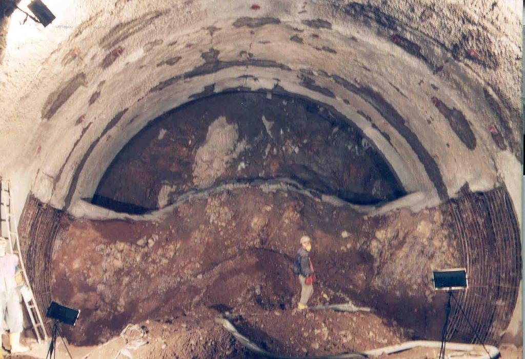 İzmir Metro Projesi Nene Hatun Tüneli Alt Yarı Kazısı ve Desteklemesi: Üst Yarı