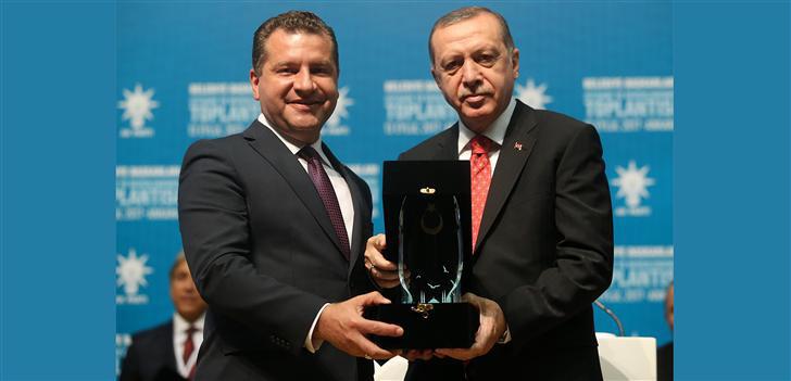 Bilindiği üzere 2014 yerel seçimlerini Büyükşehir olan Balıkesir de Ahmet Edip Uğur ile kazanan Ak Parti de Genel Başkan ve Cumhurbaşkanı Erdoğan, aradan geçen 3,5 yılın ardından İstanbul, Bursa ve